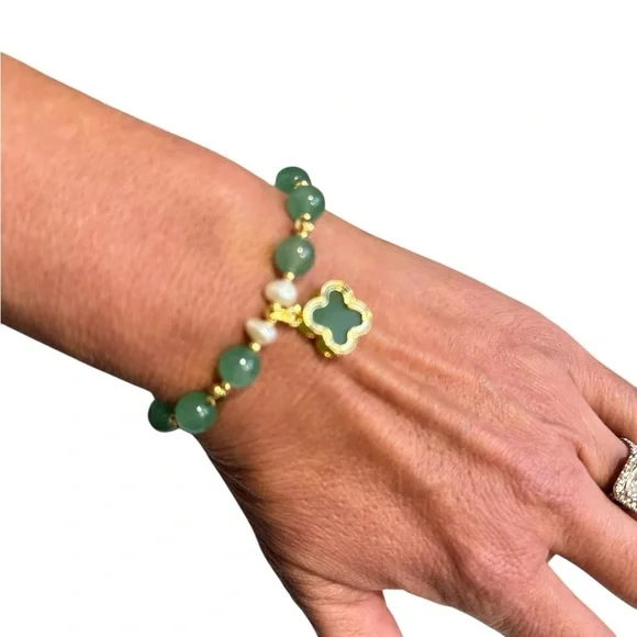 New Jade Clover Beaded Bracelet with Gold Brass Accents - Picture 3 of 3